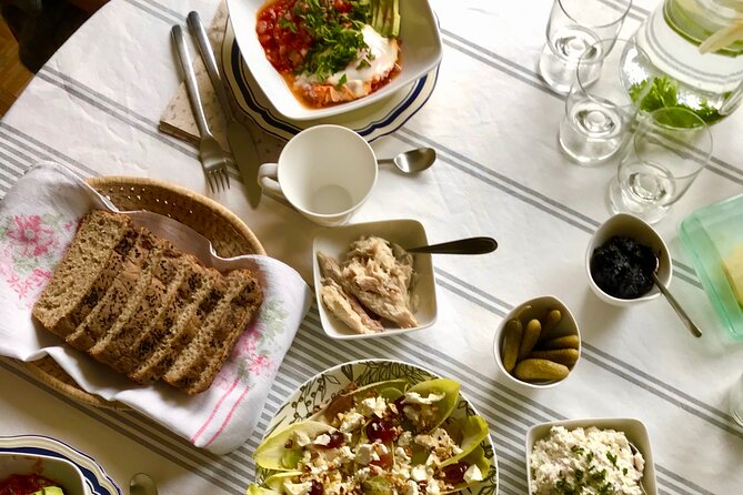 2-Hour Breakfast Experience in a Home from Warsaw - The conversation side: what the reviews get right