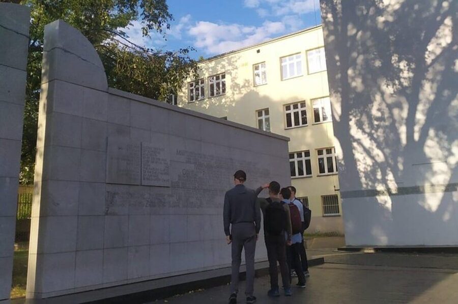 A unique walking tour of Jewish Warsaw -- past and present - A three-hour walk that links nearly 1,000 years of Jewish Warsaw
