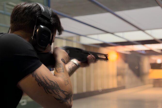Agvo Shooting Range Experience in Warsaw - The instructor makes it: asking for Emilian
