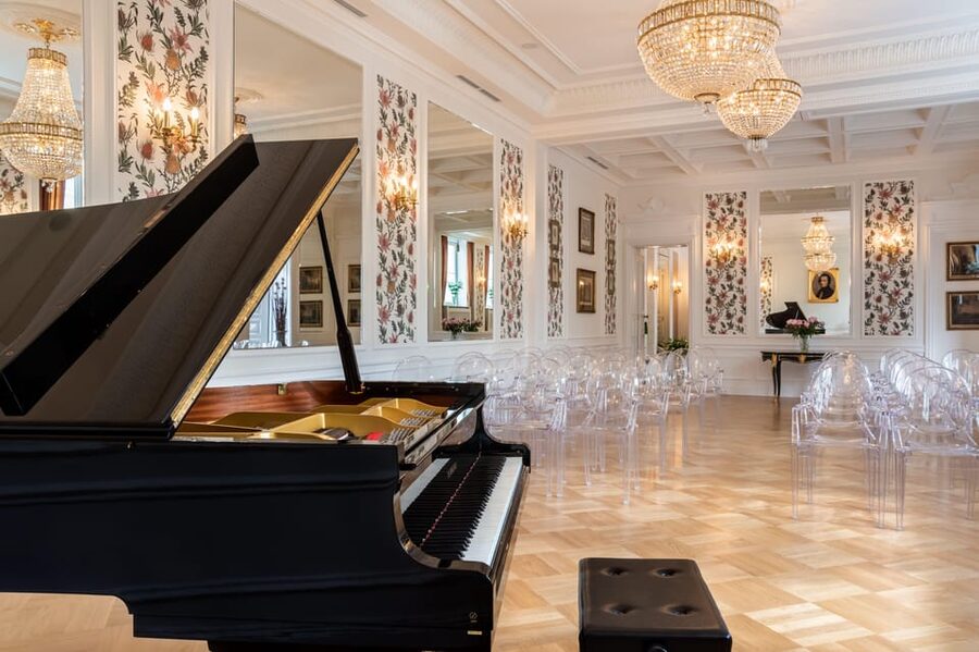 Chopin Concerts at Fryderyk Concert Hall - Intermission at the hall: sparkling wine and an easy pause