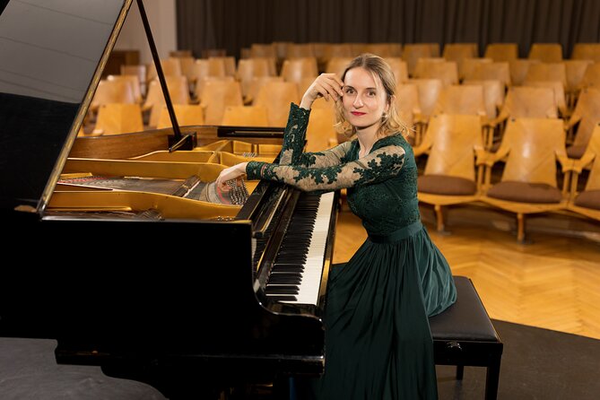 Everyday Chopin Concert at 7 PM with candlelight by the Castle - One hour of piano: how the program feels up close