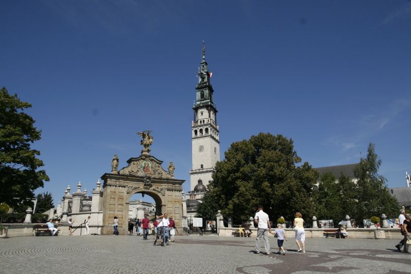 From Warsaw: Jasna Gora & Black Madonna Small Group Tour - Lunch included near the end: simple food, sensible timing