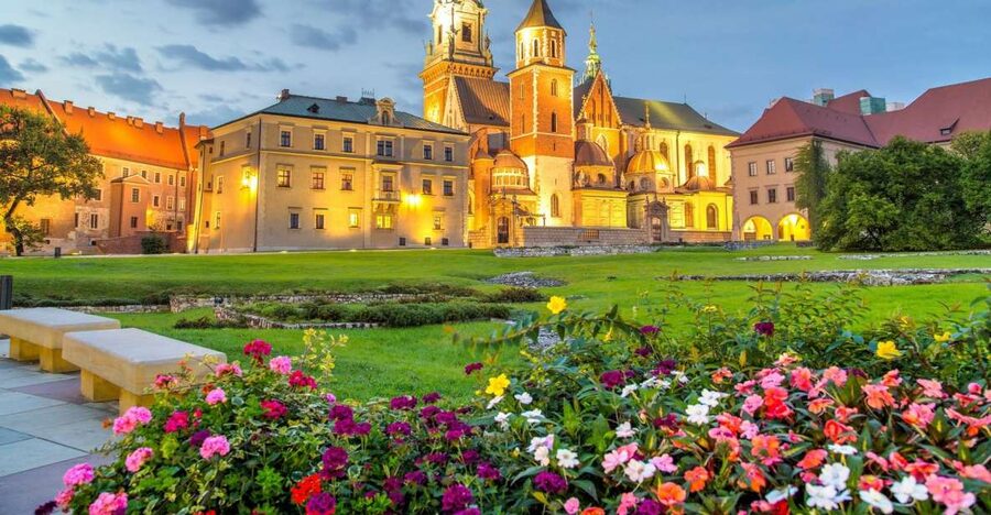 From Warsaw: Krakow Sightseeing Tour by Express Train - Following the dynasties: Piast, Jagiellonian, and Vasa through real royal connections