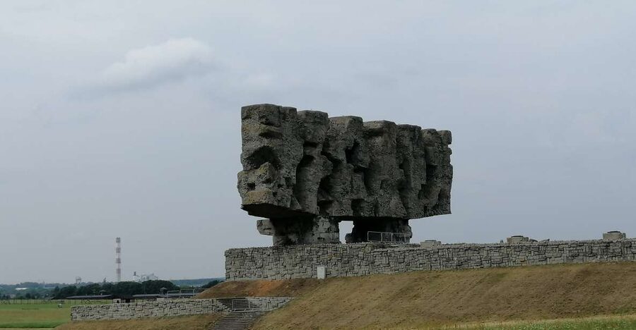 From Warsaw: Lublin and Majdanek State Museum Day Tour - Majdanek: The Second-Largest Camp and the Meaning of Its Exhibits