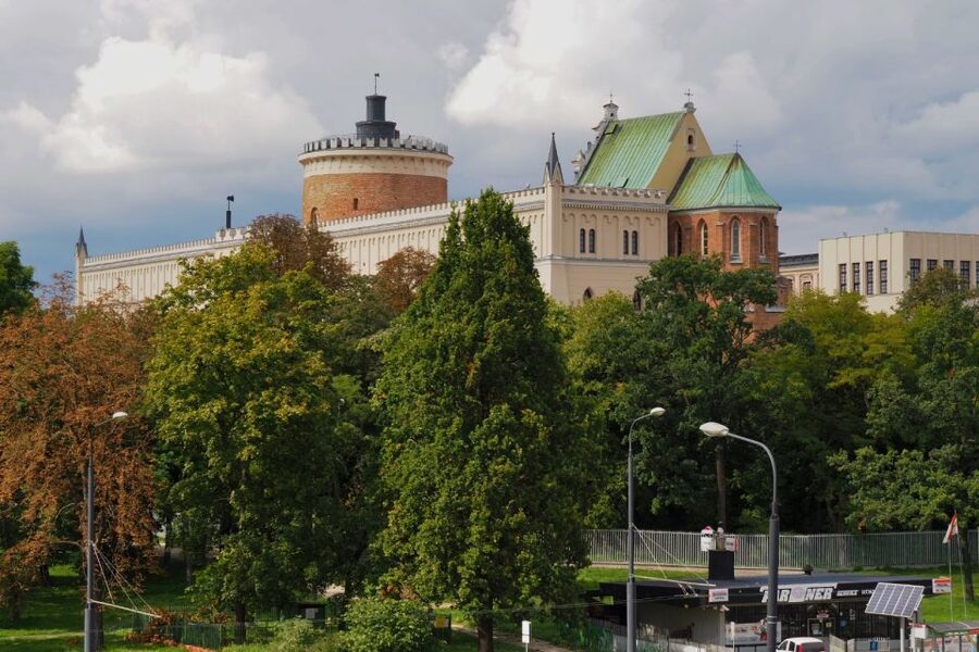 From Warsaw: Lublin and Majdanek State Museum Day Tour - Guide Quality Can Make or Break the Mood