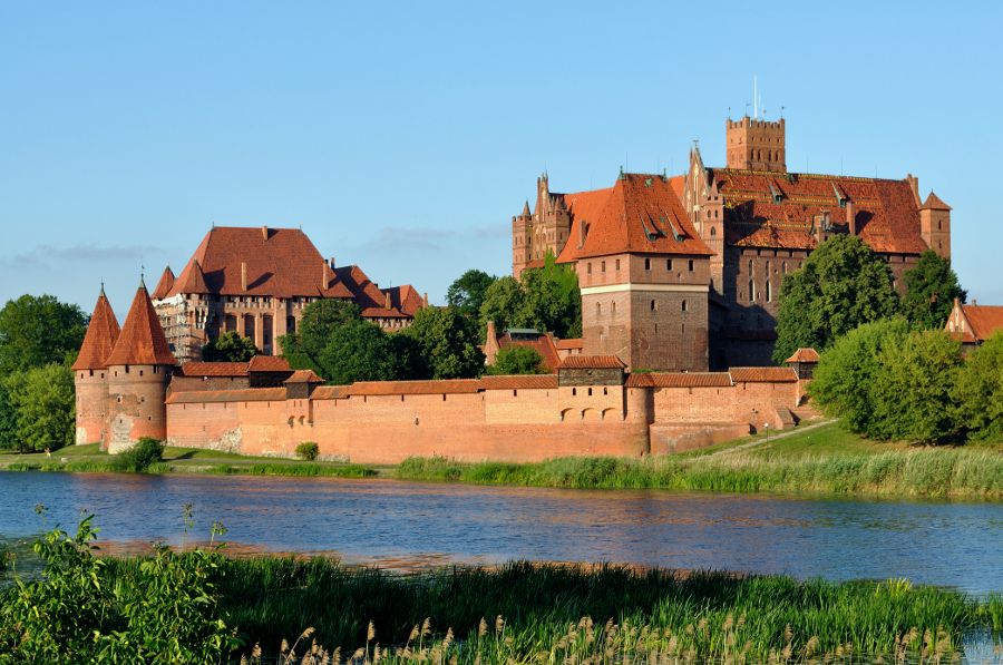 From Warsaw: Tour to Malbork Castle and Gdansk or Sopot - Inside the Castle: Courtyards, Cloisters, and the Grand Masters