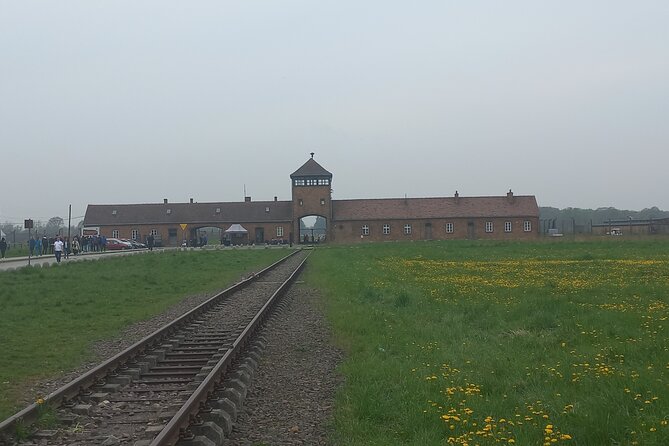 Full-Day Tour From Warsaw to Auschwitz (guided) and Krakow by car - Price and Logistics: What You’re Paying For