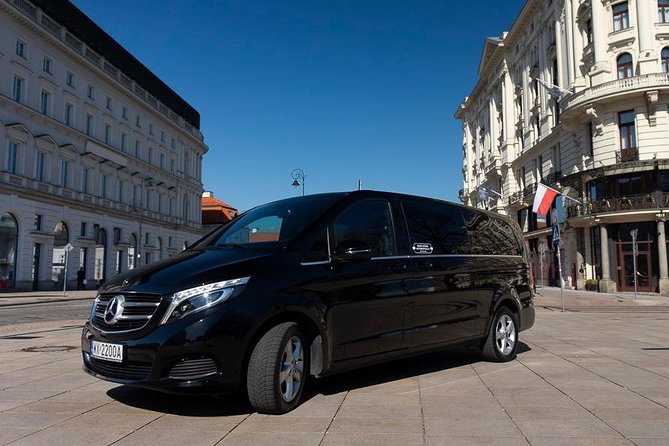 Krakow and Auschwitz - Full Day Tour from Warsaw by private car - Krakow’s Rynek Główny: 3 hours that help you navigate the city