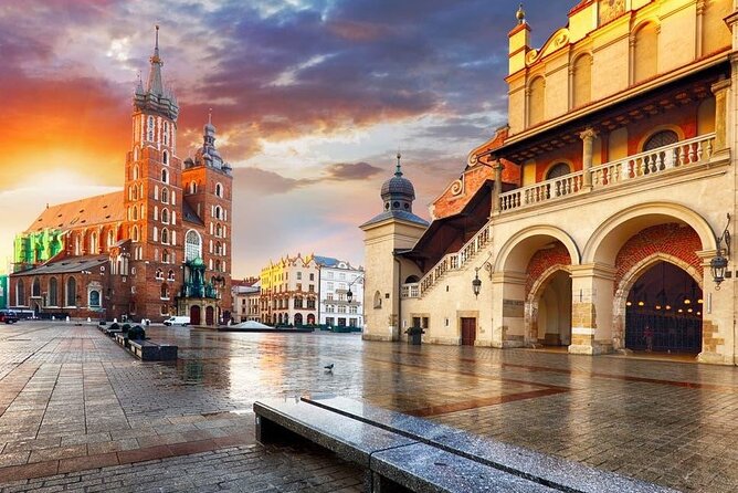 Krakow & Auschwitz day tour from Warsaw by private car with Lunch - Wawel Royal Castle and Wawel Cathedral: Exterior Stops With Real Meaning
