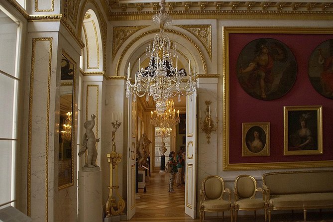 Lazienki Park + Museum of King Jan III's Palace at Wilanow:Small group /Pick-up/ - Group size and the guide factor: you’ll likely get a calm day