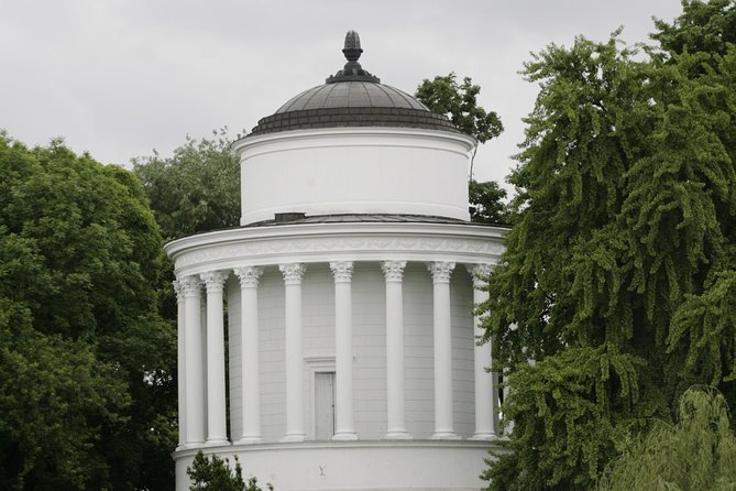 Multi-ethnic Warsaw - guided walk through the old town - A Lutheran church and a chocolate finish at Pijalnia Czekolady E.Wedel