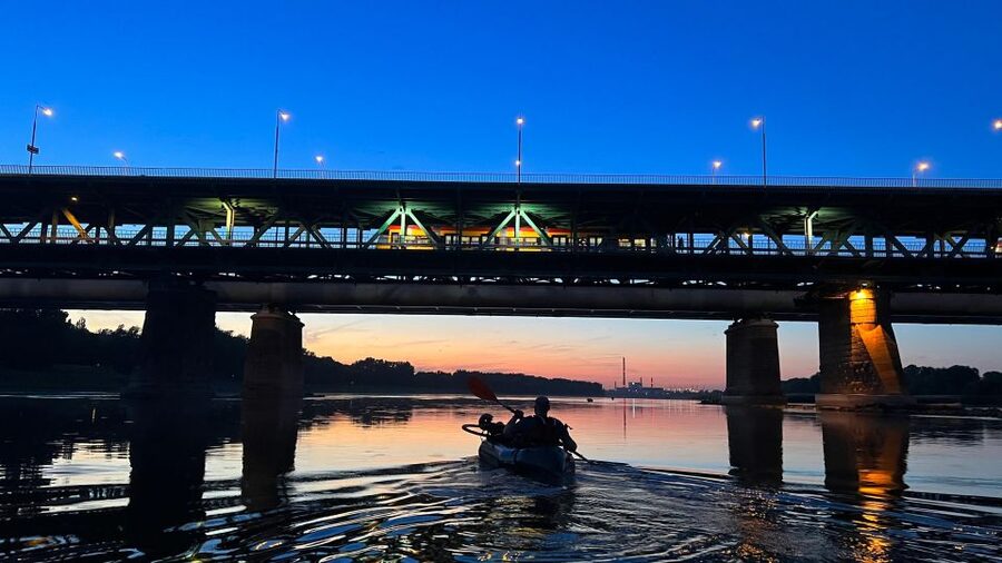 Packrafting kayaking guided tour Vistula river Warsaw Poland - Finishing at Plaża Żoliborz: how to get back to Old Town