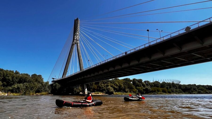 Packrafting kayaking guided tour Vistula river Warsaw Poland - The 2-hour rhythm: learn in the harbor, then go with the current
