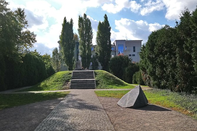 Private tour: Jewish heritage in Warsaw - Monuments to the Ghetto Heroes: the uprising’s starting point