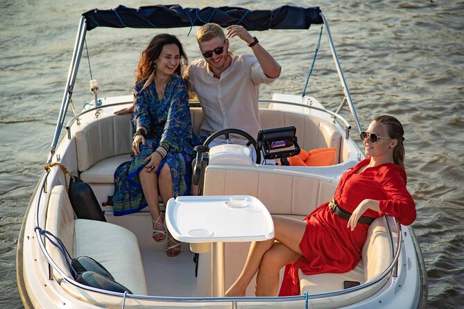 Rental of Motorboat for 5 on Vistula in Warsaw no Licenses Needed - The Most Praised Part: Staff That Keep It Simple