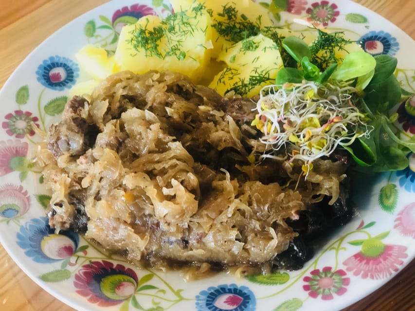 Taste of Poland, food tour and guided walk with 12 tasting - Royal Castle photo stop: where you taste history, not just food