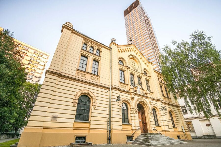 Warsaw: 2-Hour Tour of Daily Life in the Ghetto Warsaw - Last Preserved Streets, Ghetto Wall Remains, and the Surviving Synagogue