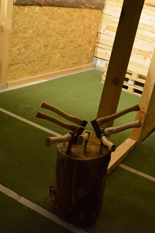 Warsaw: Axe Throwing Experience - Instructor-Led Coaching (and Why It Matters When You’re Not Naturally Accurate)