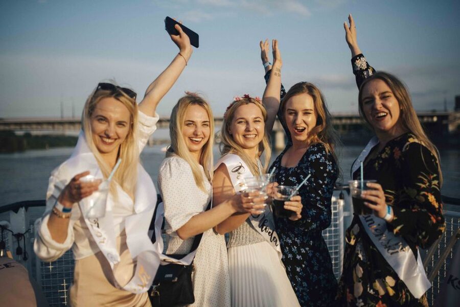 Warsaw: Boat Party with Unlimited Drinks &VIP Club Entrance - Where the night starts: Barka Warszawska on the Vistula