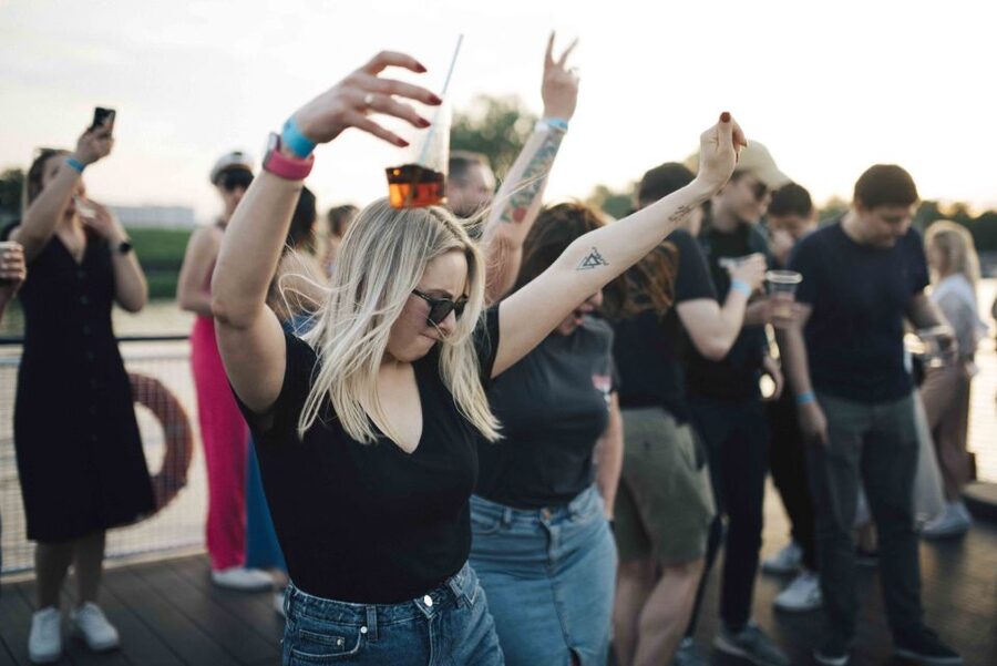 Warsaw: Boat Party with Unlimited Drinks &VIP Club Entrance - The open bar menu and drinking games: what it means for your night