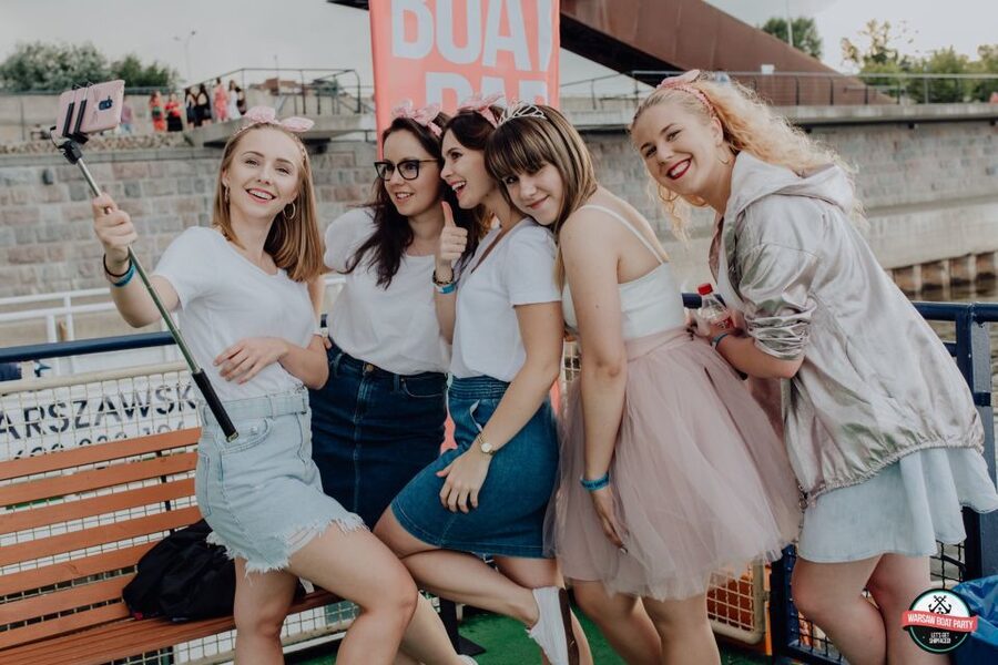 Warsaw: Boat Party with Unlimited Drinks &VIP Club Entrance - After the cruise: the included 2-hour pub crawl