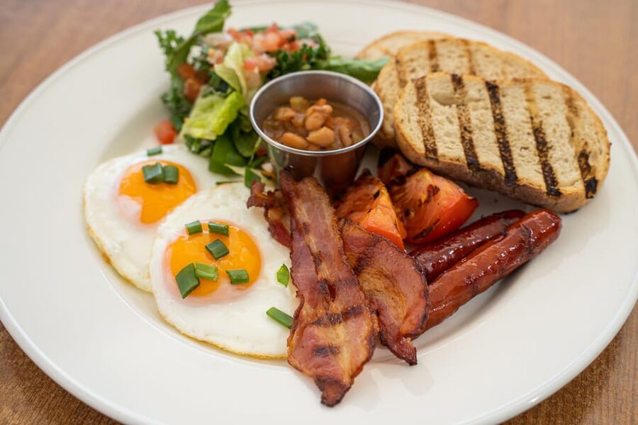 Warsaw: Breakfast at Hard Rock Cafe - Your breakfast choices: classic American plates with a few Warsaw-friendly twists