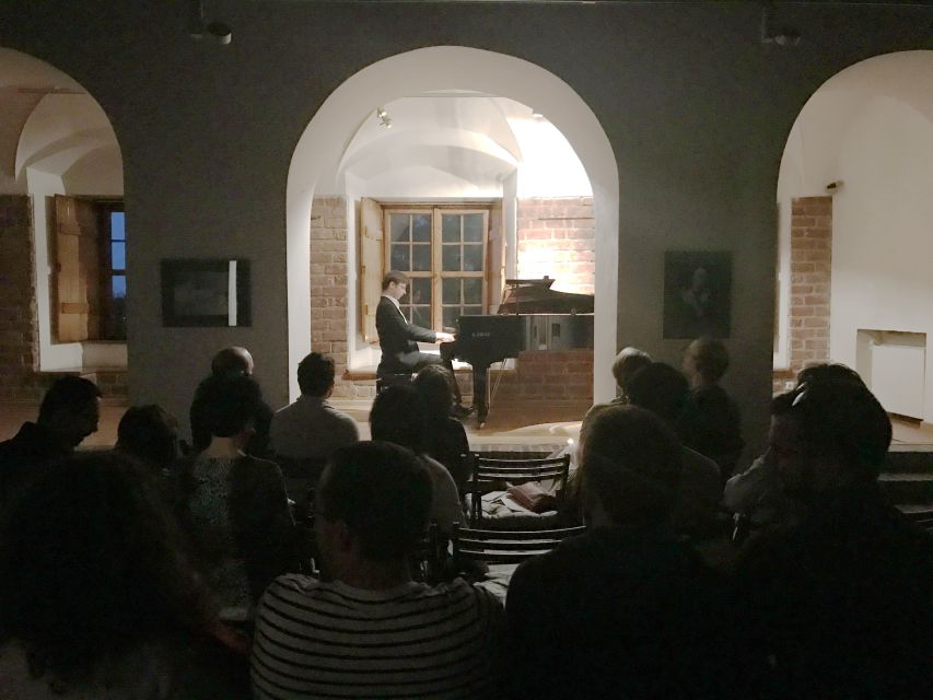Warsaw: Chopin Concert in the Old Town - The Honey Wine Mead and Apple Juice Intermission