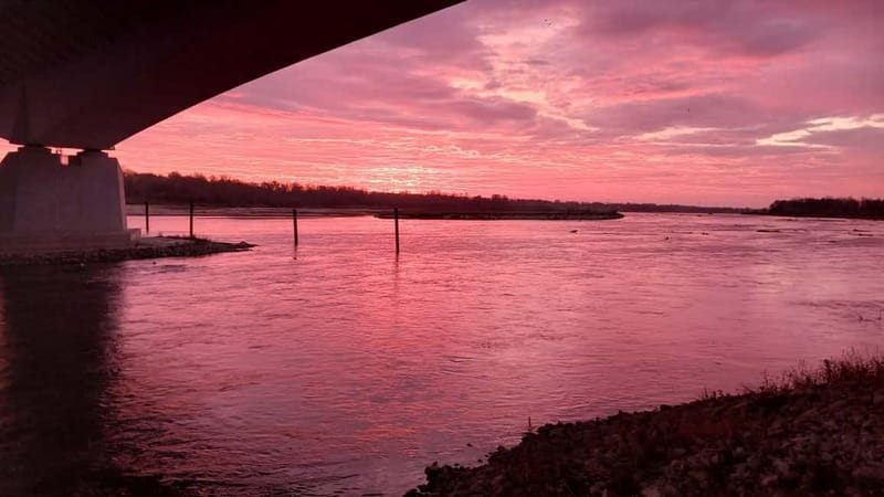 Warsaw: cruise on the Vistula - The Boat Setup: Traditional Options and a Cozy Feel