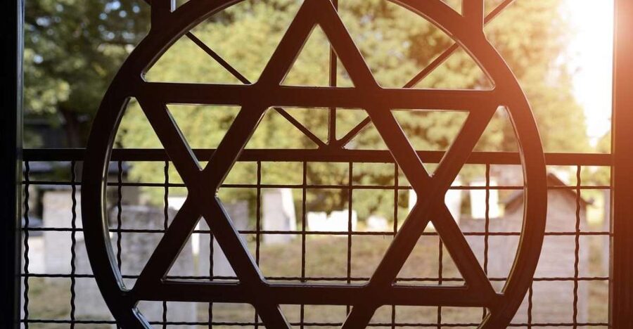 Warsaw Daily Jewish Ghetto Guided Tour with Jewish Cemetery - Key highlights at a glance