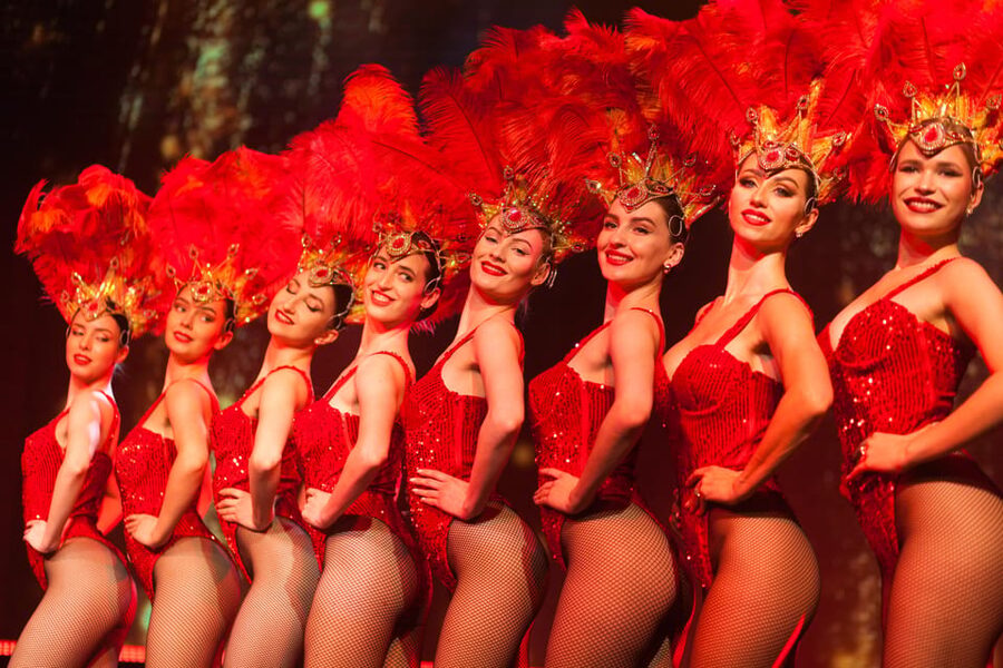 Warsaw: Dinner Show at Sabat Theatre - Inside the revue: costumes, live performers, and the acrobatics factor