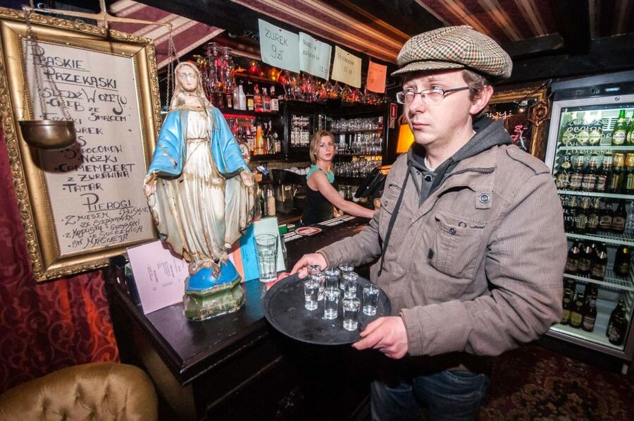 Warsaw: Evening History and Pubs Tour by Retro Minibus - From Communist Power to the Warsaw Stock Exchange