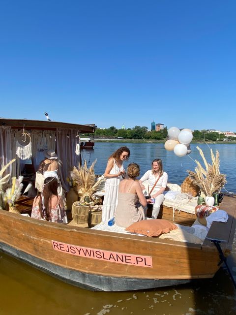Warsaw: Evening Vistula Cruise with Welcome Drink - Royal Castle and Old Town views: the river gives you perspective