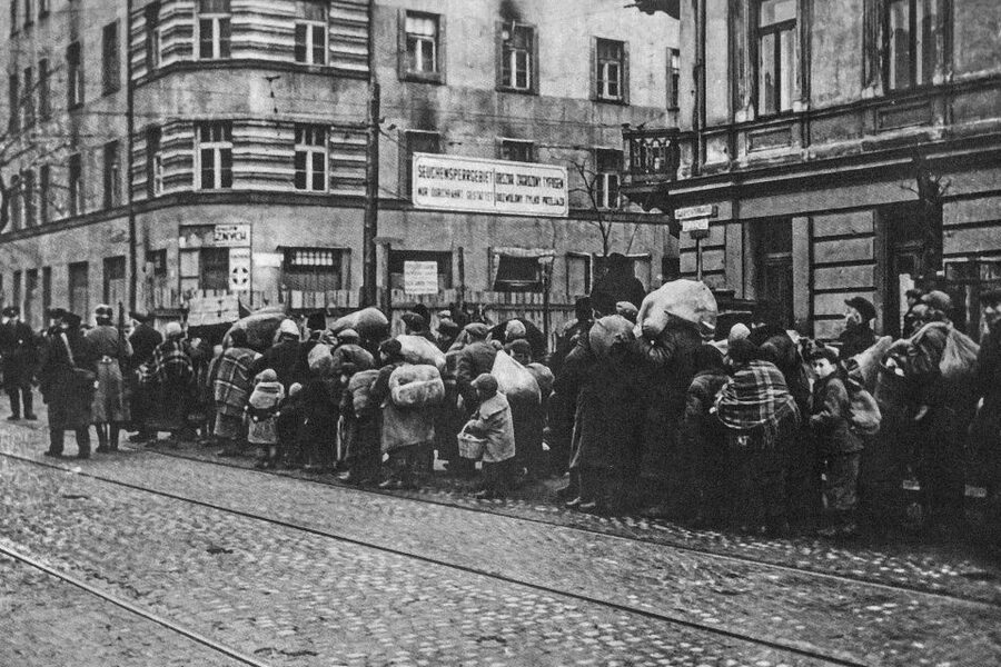 Warsaw: Ghetto, Jewish Cemetery & POLIN Museum Private Tour - Meeting point and logistics that matter in Warsaw