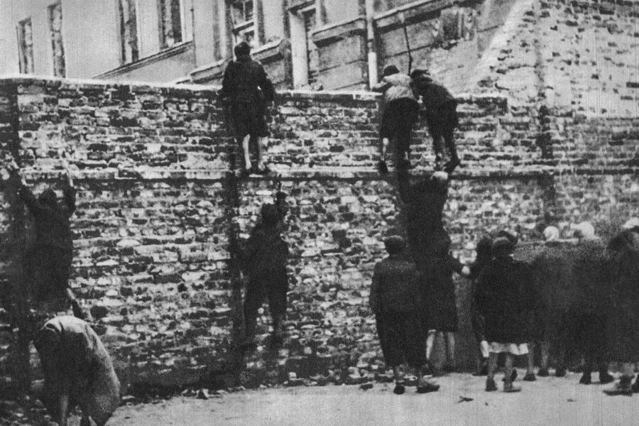 Warsaw: Ghetto, Jewish Cemetery & POLIN Museum Private Tour - From Field Cathedral to Umschlagplatz: the ghetto walking experience