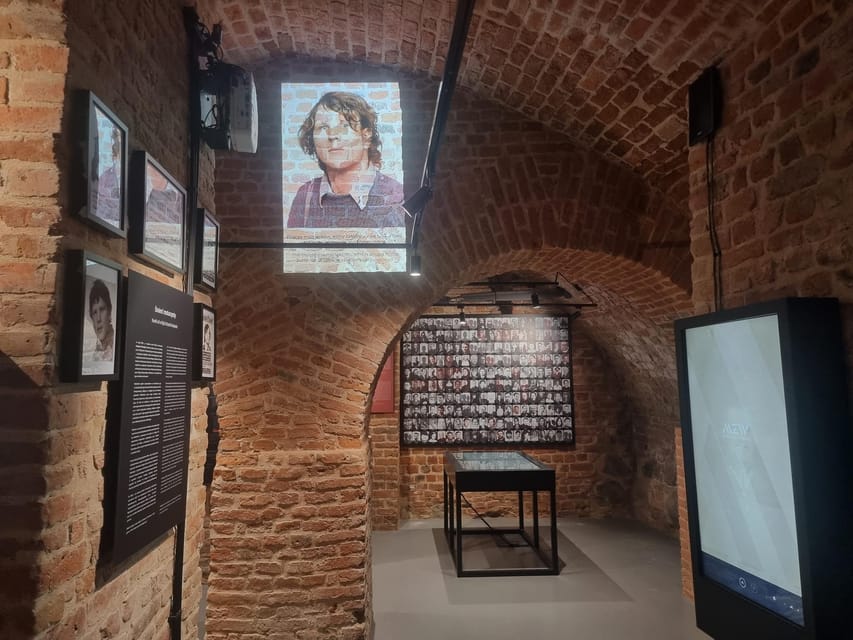 Warsaw: Guided tour of the Cold War Museum - Cold War Museum in Warsaw: why this tour feels more real