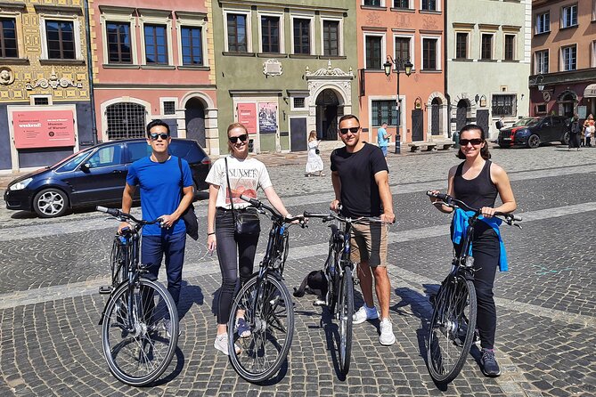Warsaw Highlights by Bike with Breathtaking Sceneries - Royal Castle Gardens and the skyline photo moments