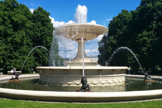 Warsaw Highlights by Bike with Breathtaking Sceneries - Tomb of the Unknown Soldier, Saxon Gardens, and the feel of the center