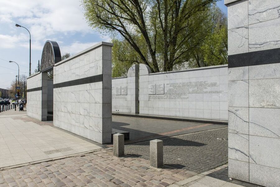 Warsaw: Jewish Heritage 4-Hour Private Tour - Monument to the Ghetto Heroes and the 1943 Uprising Story