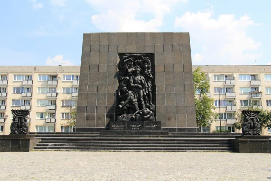 Warsaw: Jewish Heritage 4-Hour Private Tour - Umschlagplatz: Paying Tribute at the Names Wall