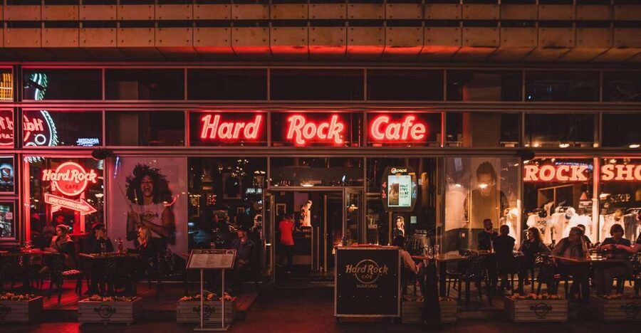 Warsaw: Lunch or dinner at Hard Rock Cafe with Skip-the-Line - Hard Rock Cafe Warsaw: Easy to Fit Next to the Palace of Culture and Science