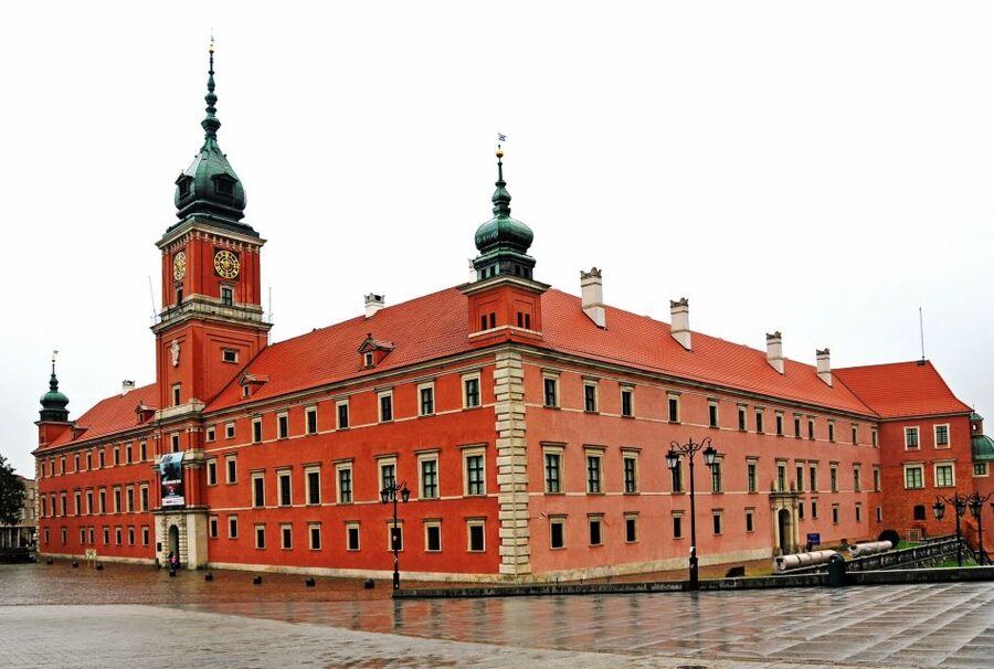 Warsaw: Old and New Town Private Walking Tour - The cathedral stop: tombs that cover centuries of Polish life