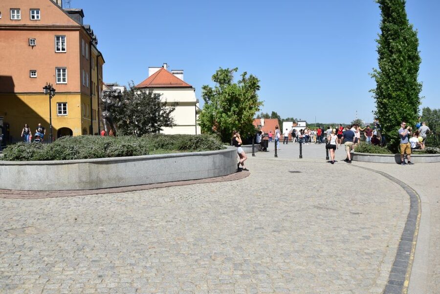 Warsaw: Old Town Guided Walking Tour - City wall remnants and the Barbican: how defense shaped the city