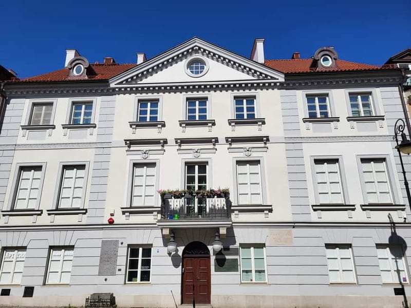 Warsaw Old Town UNESCO HERITAGE walking tour in English - The Barbican to the New Town Finish: A Short Museum Stop With a Big Context