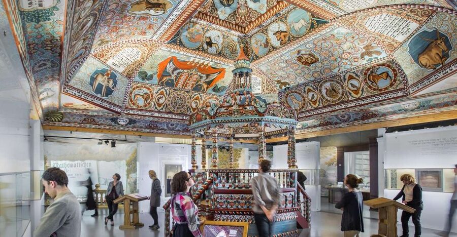 Warsaw: POLIN Museum of the History of Polish Jews Ticket - How the audio guide changes the experience