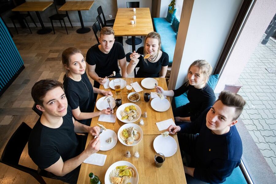 Warsaw: Polish Dumplings Cooking Class - The 150-minute flow: dough, filling, folding, and the edge-sealing tricks