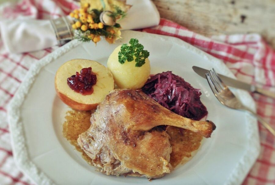 Warsaw: Polish Food Tour - Guides and story time: how names like Dorota, Arif, and Cezar shape the meal