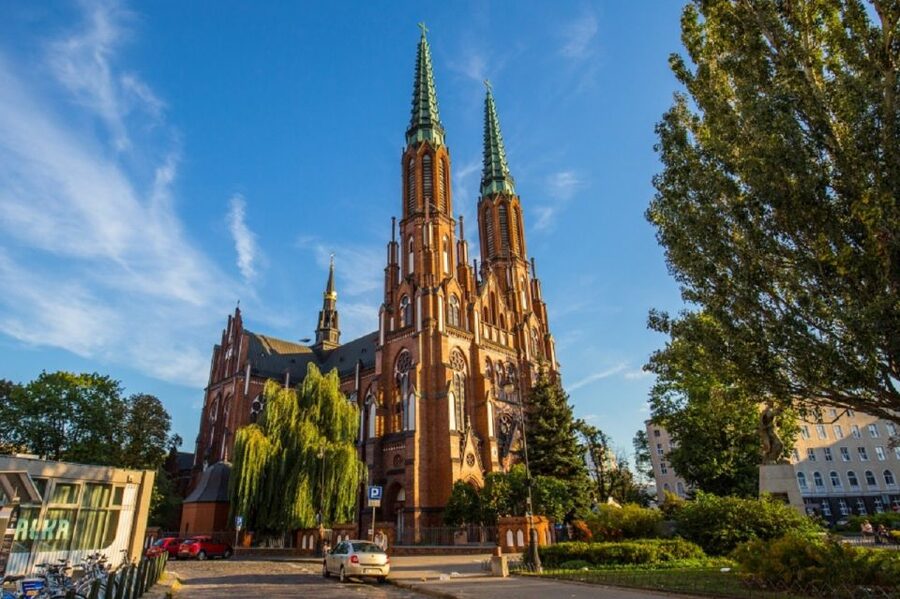 Warsaw: Praga District Tour with Vodka Museum and Tasting - Key Things to Know Before You Go