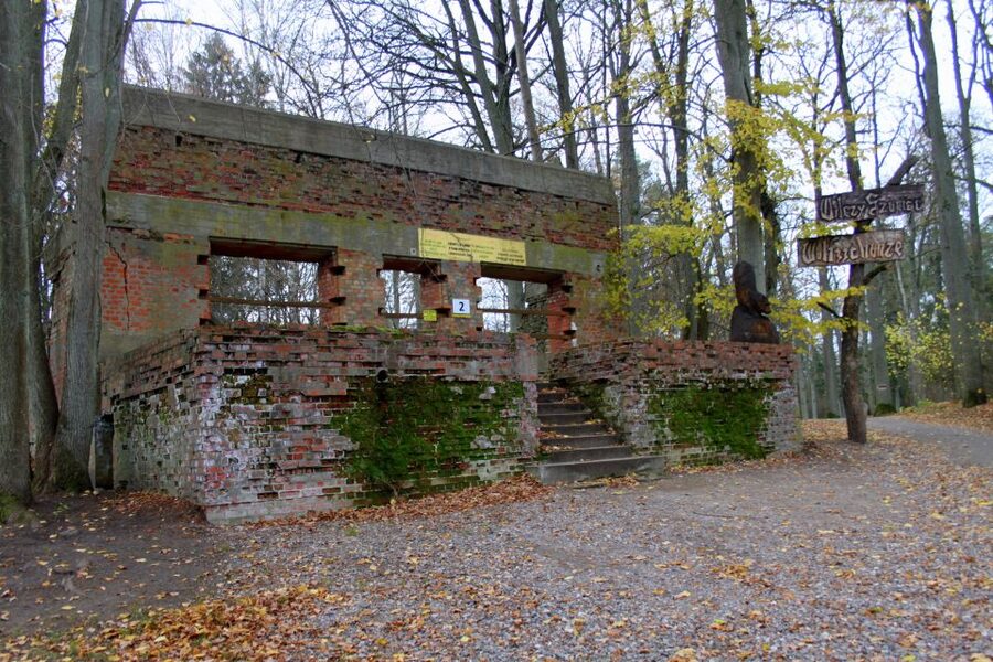 Warsaw: Private Full-Day Wolf's Lair Tour - Lunch, photos, and the little things you’ll appreciate later