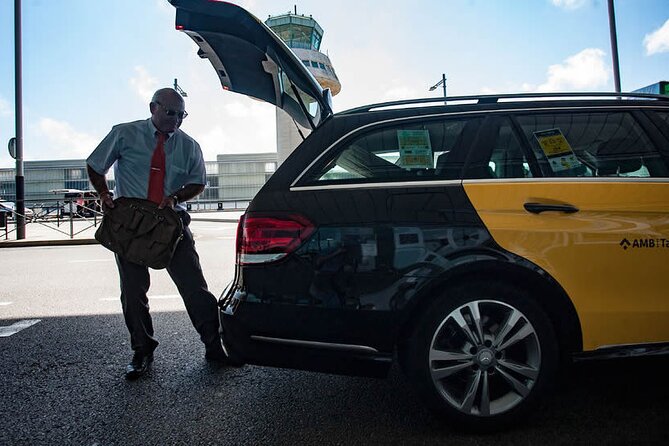 Warsaw Private Transfer from Warsaw Chopin Airport (WAW) to City centre - Meet-and-Greet at Arrivals: How You Find Your Driver Fast
