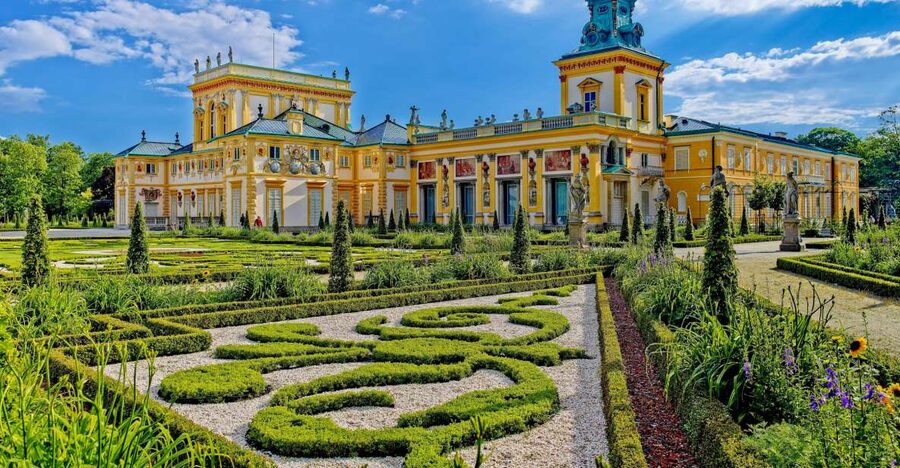 Warsaw Private Wilanow Palace & Garden Tour - French-style gardens: what to notice beyond the postcard look